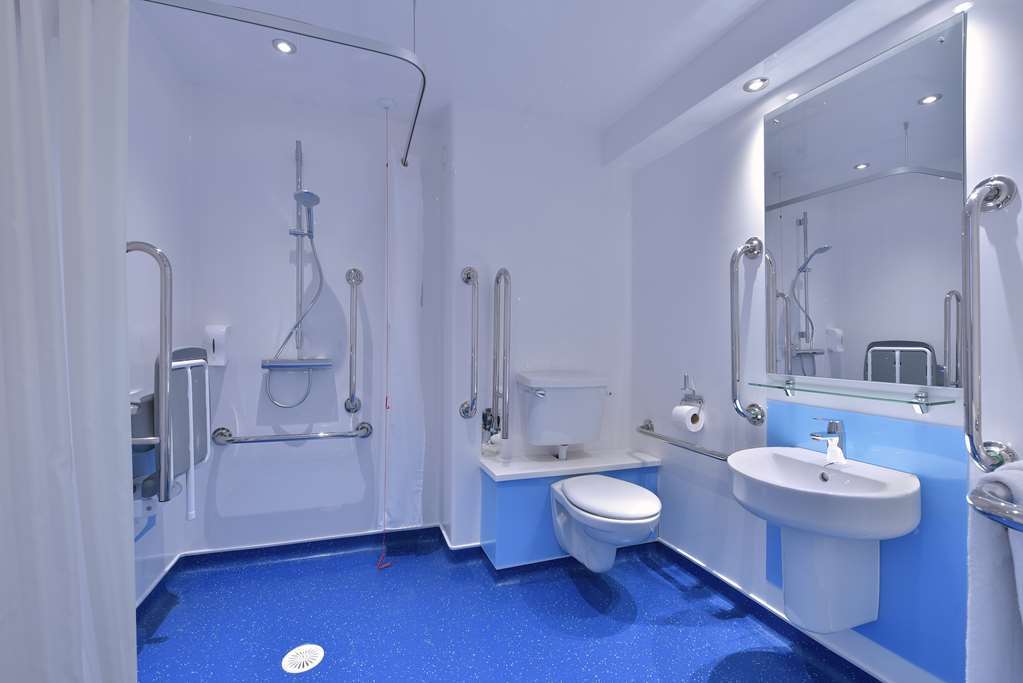 Travelodge Bournemouth Cooper Dean Phòng bức ảnh